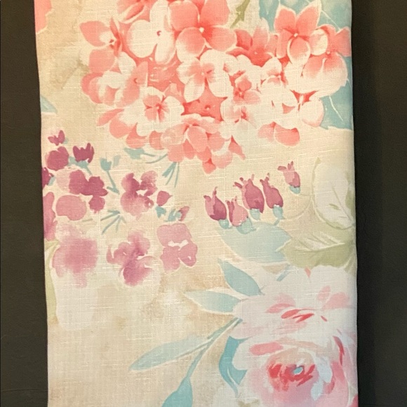 Spring fabric tablecloth 70 X 84” - Picture 4 of 5